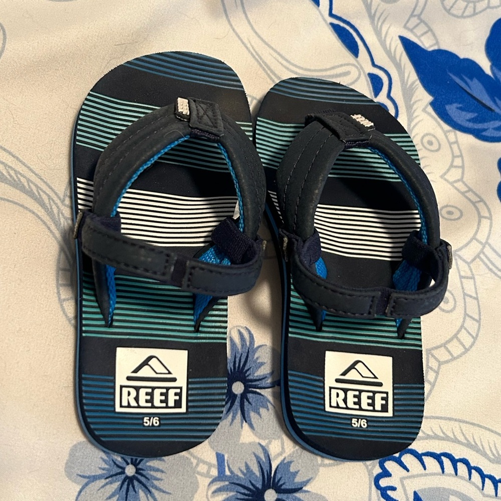 Toddler 5/6 Reef sandals EUC